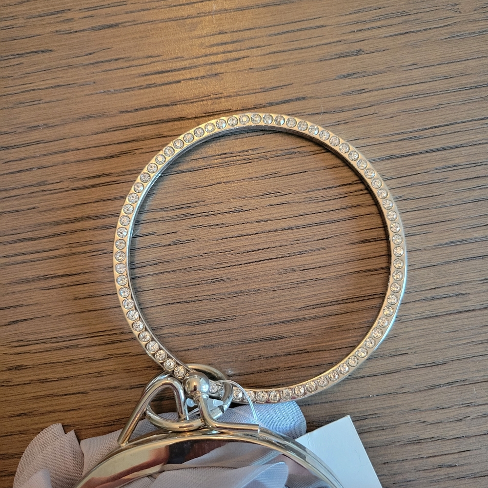 Model France RufflePurse - Picture 5 of 12